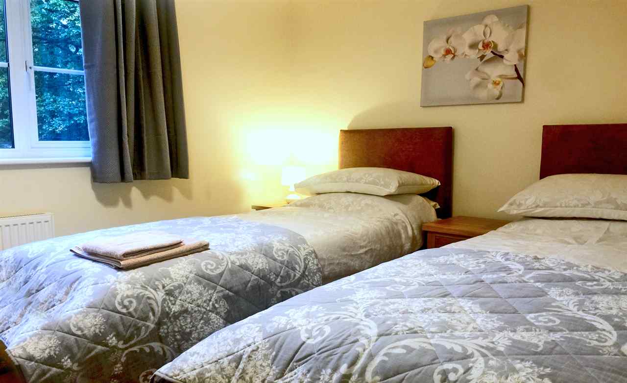 resized-2349823-twin bedroom.jpg